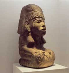 Vaso a forma di figura inginocchiata, 800-1200
